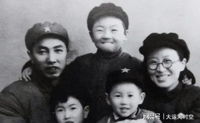开云体育下载网址-1949年,贺子珍去北京看女儿,毛主席得知联系方志纯:去办一件事