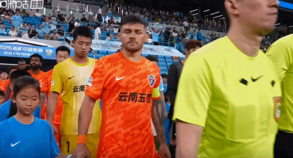 云南4-3客胜新鹏城，奥斯卡、卡尔采夫各入两球，韦斯利两传一射